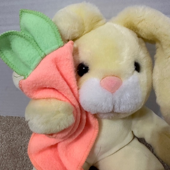 Vintage 11” Commonwealth Plush Yellow Bunny Rabbit w Carrot Blanket & Slippers - Picture 5 of 8